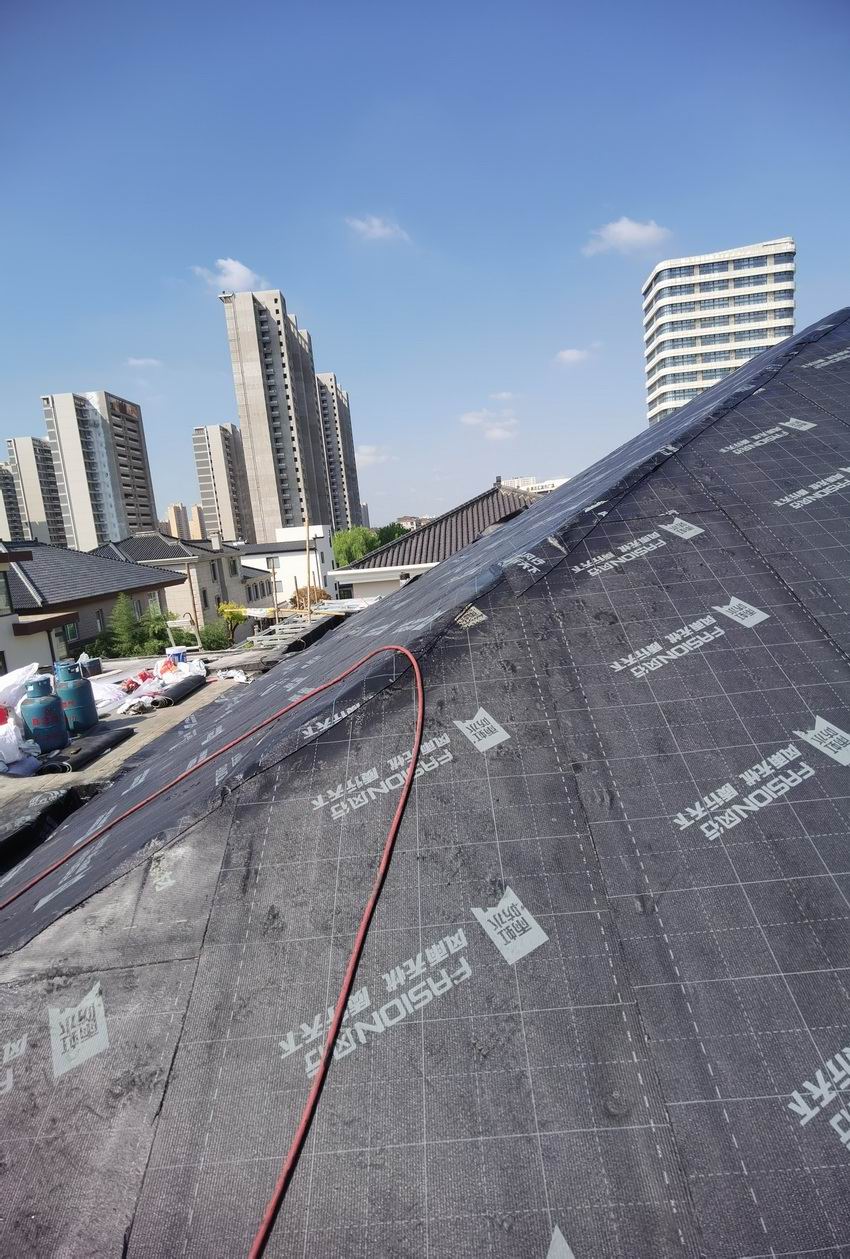云峰松江办公楼屋面防水，铲除旧防水层