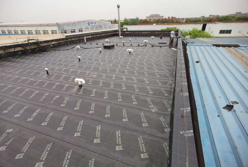 云峰松江办公楼屋面防水，铲除旧防水层